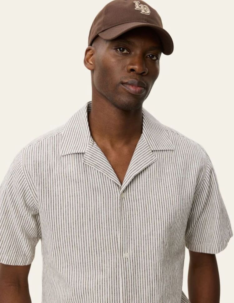  826