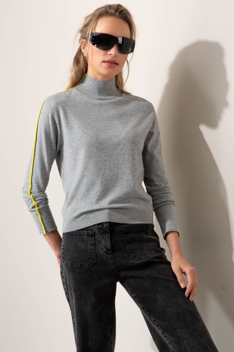  LIGHT GREY